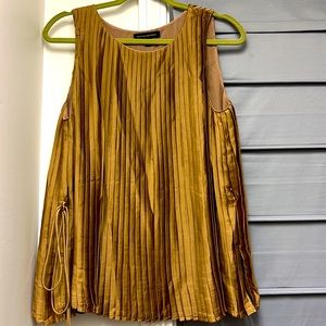 HOLIDAY TOP GOLD BANANA REPUBLIC SIZE M